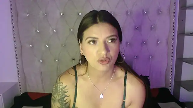 Snapshot of Abril_Squirt chatting on September 30, 8:30 am Abril Squirt online show from September 30, 8:30 am