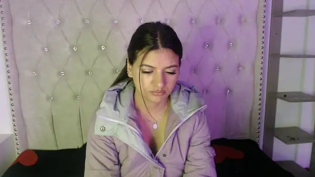 Snapshot of Abril_Squirt chatting on October 4, 3:59 am Abril Squirt online show from October 4, 3:59 am