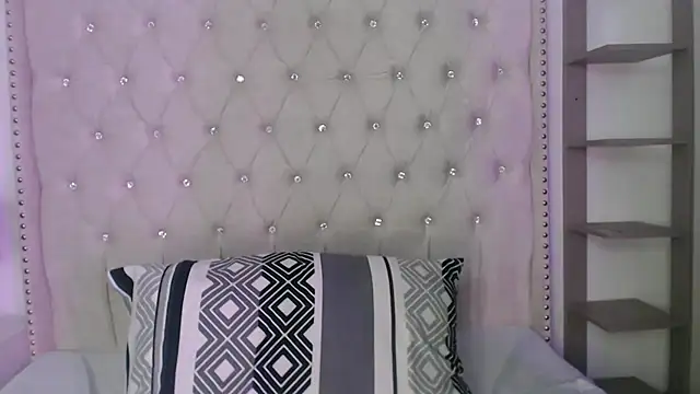 Abril Squirt online show from May 15, 10:39 pm