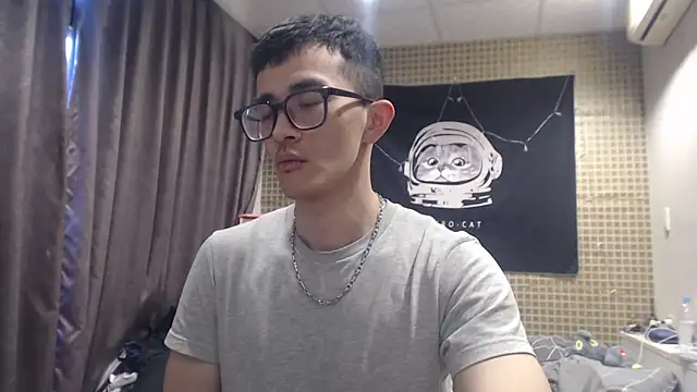 Snapshot of Stevenjt chatting on February 13, 1:45 am Stevenjt online show from February 13, 1:45 am