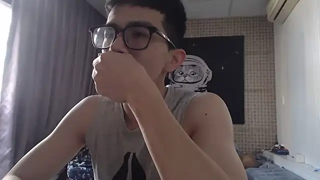 Snapshot of Stevenjt chatting on February 23, 12:52 am Stevenjt online show from February 23, 12:52 am