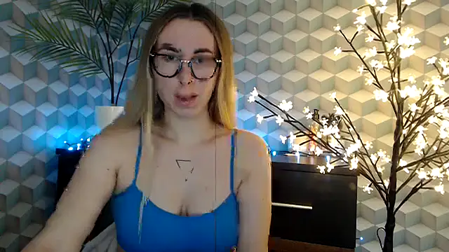 Snapshot of _Leslyy_Solo_1 chatting on October 18, 6:19 pm Leslyy Solo 1 online show from October 18, 6:19 pm