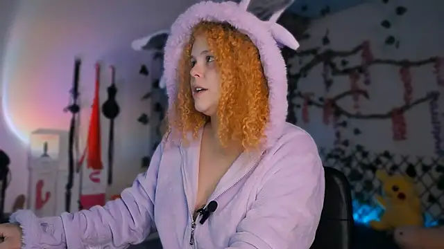 Snapshot of Alaska_colors7 chatting on October 12, 1:43 pm Alaska colors7 online show from October 12, 1:43 pm