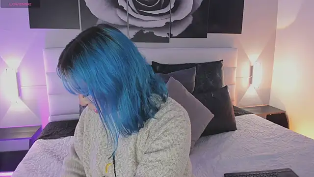 sofi bakerr online show from December 18, 11:38 am