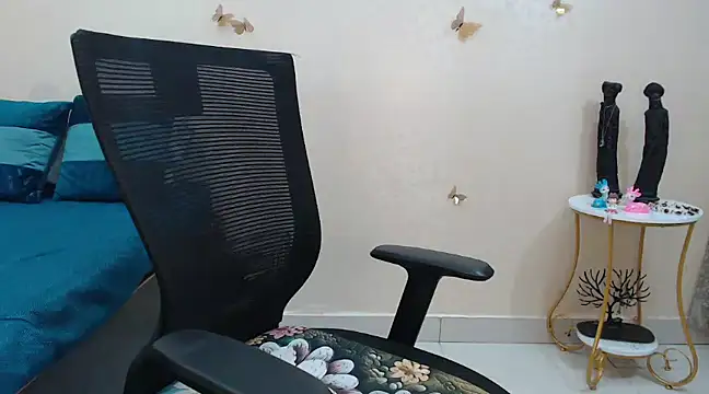 Inviting Aanya online show from March 1, 12:45 pm