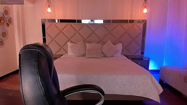 HannaConnor  online show from November 1, 8:22 pm