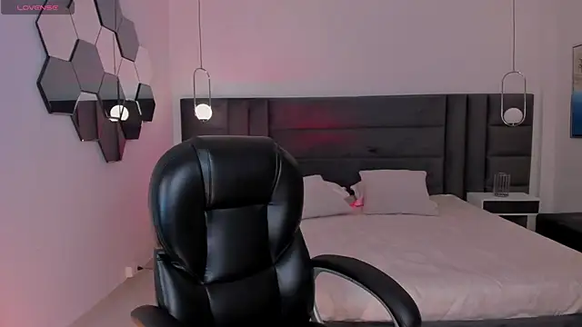 HannaConnor  online show from January 13, 9:09 pm