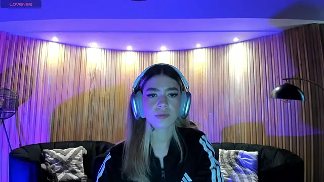 ViolettHansson online show from March 12, 6:14 pm