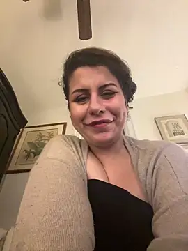 holyeroticss online show from December 19, 6:12 am