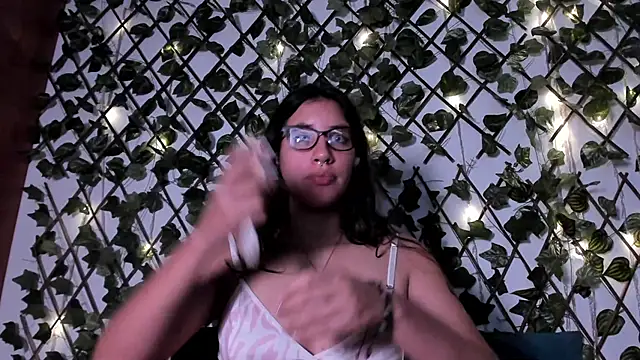 CoralineSanchez online show from January 9, 3:15 am