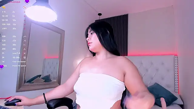 aliscollins  online show from May 9, 2:06 am