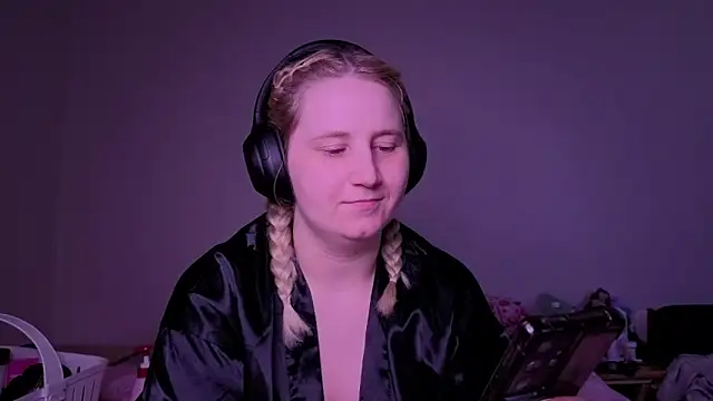 Glitch Witch online show from June 13, 4:10 am
