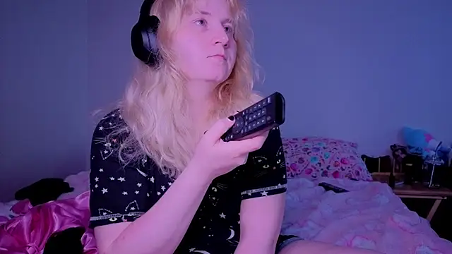 Glitch Witch online show from June 19, 10:30 am
