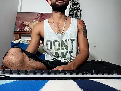 hideonbush051 online show from February 18, 12:28 am