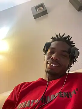 Snapshot of SlimeCrownzOut5 chatting on December 13, 10:23 pm SlimeCrownzOut5 online show from December 13, 10:23 pm