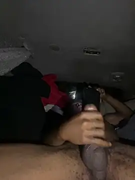 Snapshot of SlimeCrownzOut5 chatting on December 24, 8:33 am SlimeCrownzOut5 online show from December 24, 8:33 am