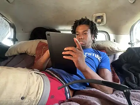 Snapshot of SlimeCrownzOut5 chatting on September 28, 3:28 pm SlimeCrownzOut5 online show from September 28, 3:28 pm