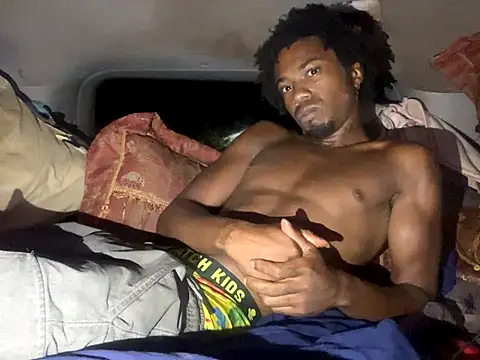 Snapshot of SlimeCrownzOut5 chatting on October 6, 9:29 am SlimeCrownzOut5 online show from October 6, 9:29 am