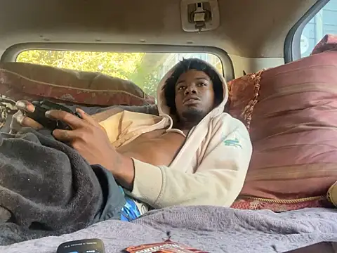 Snapshot of SlimeCrownzOut5 chatting on October 9, 1:53 pm SlimeCrownzOut5 online show from October 9, 1:53 pm