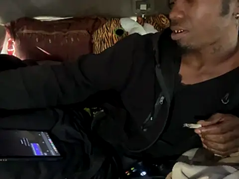 SlimeCrownzOut5 online show from December 14, 7:40 pm