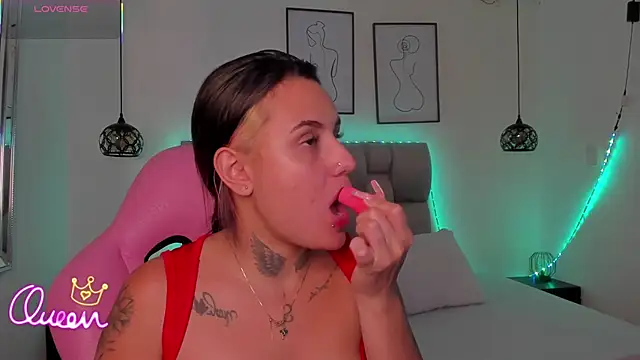 Snapshot of Susan-Sweet-7 chatting on February 16, 8:16 pm Susan-Sweet-7 online show from February 16, 8:16 pm