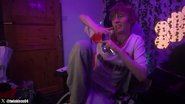 twinkben online show from February 3, 3:26 am