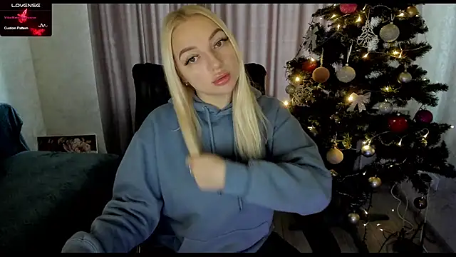 Snapshot of Stella__Cox chatting on January 12, 7:24 am Stella Cox online show from January 12, 7:24 am