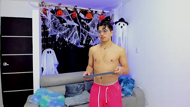 Snapshot of UNIVERSAL_SEXX_ chatting on October 16, 5:52 am UNIVERSAL SEXX online show from October 16, 5:52 am