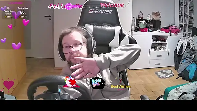 larsgessner30 online show from November 3, 6:42 pm