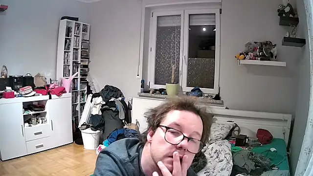 larsgessner30 online show from November 19, 9:59 pm