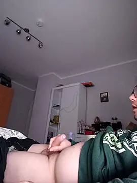 larsgessner30 online show from December 15, 2:16 am