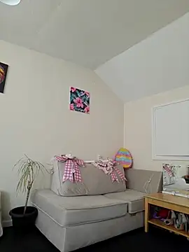 Snapshot of Milky_flexy_cat chatting on April 14, 1:39 pm Milky flexy cat online show from April 14, 1:39 pm