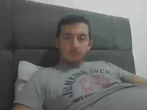 Snapshot of laynufff chatting on October 15, 6:41 pm laynufff online show from October 15, 6:41 pm