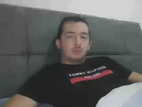 Snapshot of laynufff chatting on October 19, 3:01 pm laynufff online show from October 19, 3:01 pm