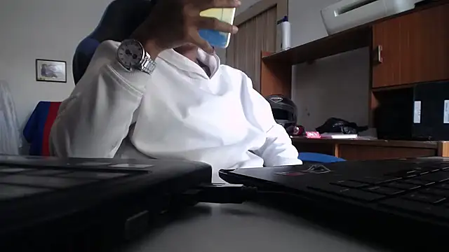 yohatinelly07 online show from December 2, 9:10 pm