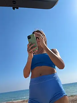 JuicyFruits93 online show from June 26, 1:26 pm