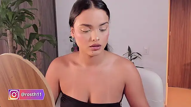 Snapshot of rossth1 chatting on October 9, 7:34 pm rossth1 online show from October 9, 7:34 pm