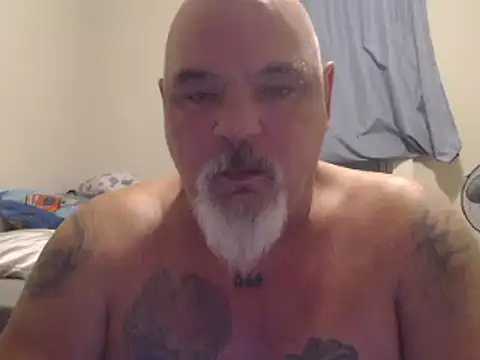 Newfiesausage1972 online show from December 28, 10:25 am