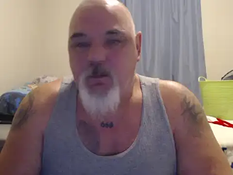 Newfiesausage1972 online show from January 11, 1:11 pm