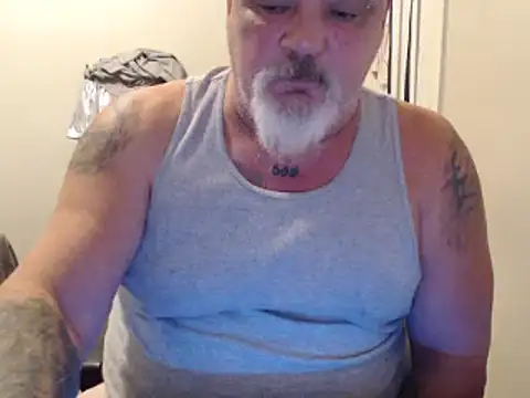 Newfiesausage1972 online show from January 28, 5:46 pm