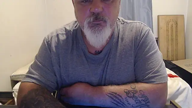 Newfiesausage1972 online show from September 25, 2:32 pm