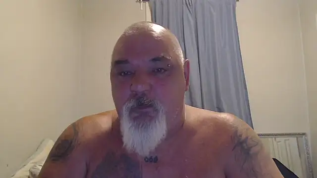 Newfiesausage1972 online show from October 19, 7:25 pm