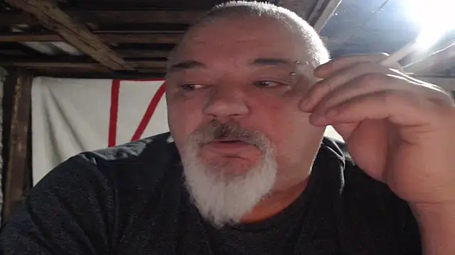 Newfiesausage1972 online show from December 16, 8:52 am