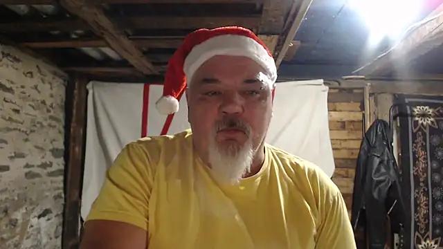 Newfiesausage1972 online show from December 18, 11:16 am