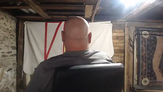 Newfiesausage1972 online show from January 10, 11:34 am