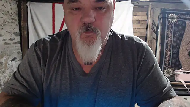 Newfiesausage1972 online show from January 15, 11:48 am