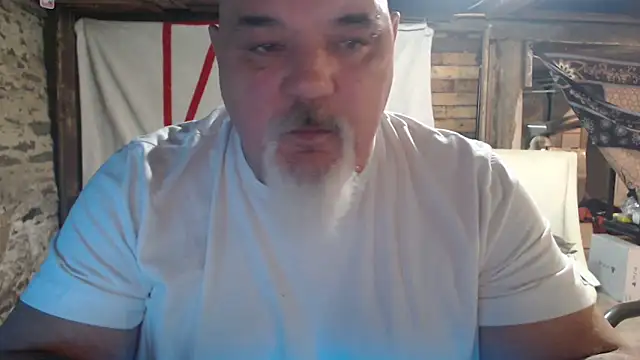 Newfiesausage1972 online show from February 11, 11:43 pm