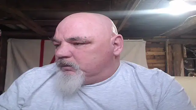 Newfiesausage1972 online show from February 12, 9:32 pm