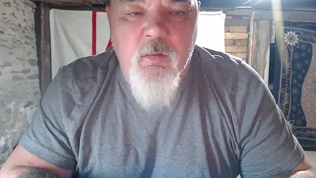 Newfiesausage1972 online show from April 26, 8:56 am