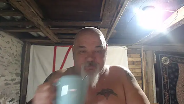 Newfiesausage1972 online show from April 29, 8:40 am
